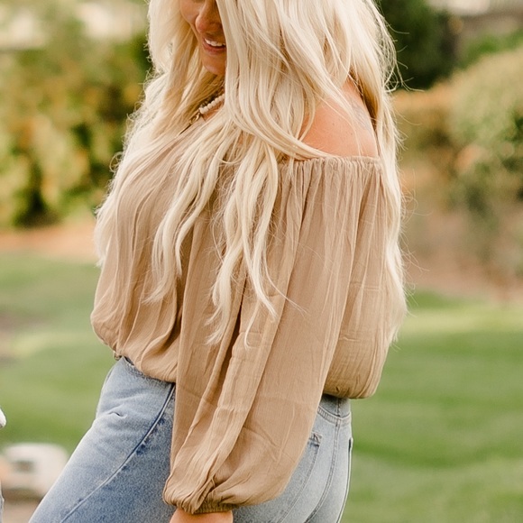 Cropped off the shoulder top - Picture 4 of 4